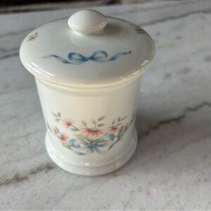 Vintage Princess House ‘Heritage’ Floral Ribbon Porcelain Bath Jar with Lid